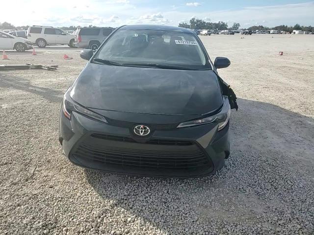 2025 Toyota Corolla - Image 13