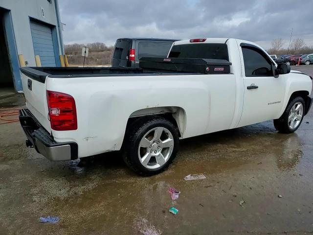 2013 Chevrolet Silverado - Image 13