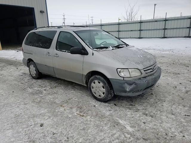 2002 Toyota Sienna - Image 12