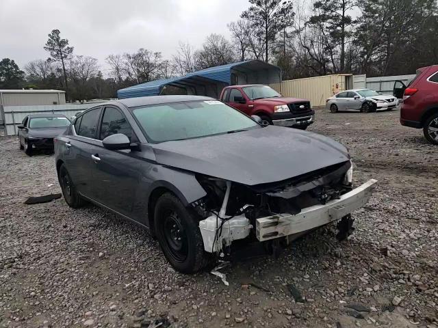 2020 Nissan Altima - Image 10