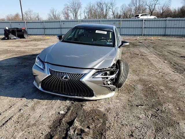 2020 Lexus ES - Image 11