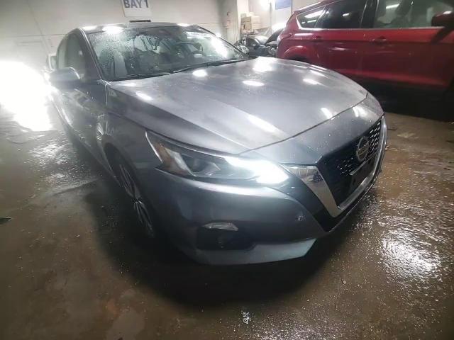 2020 Nissan Altima - Image 14