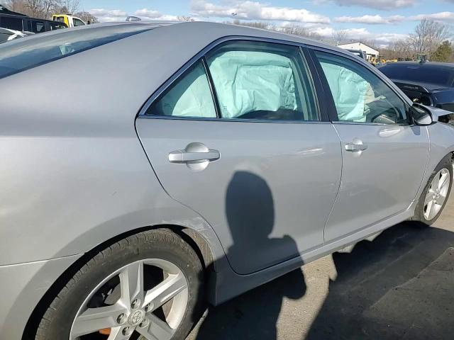 2012 Toyota Camry - Image 11