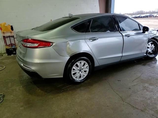 2020 Ford Fusion - Image 13