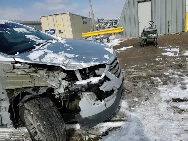 2016 Hyundai Santa Fe - Image 12