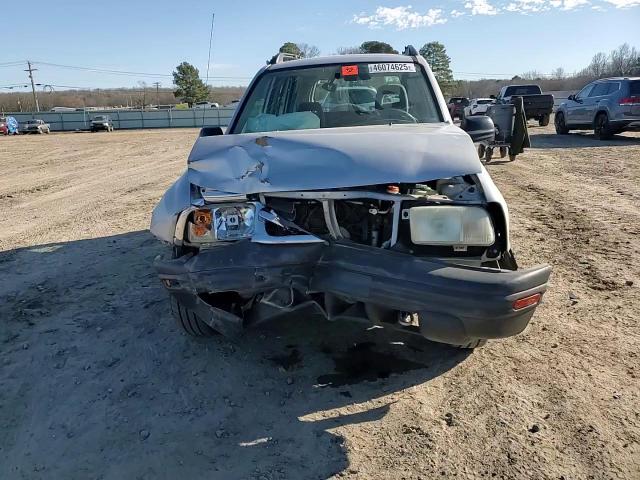 2004 Chevrolet Tracker - Image 12
