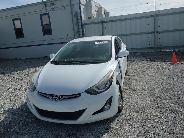 2016 Hyundai Elantra - Image 11