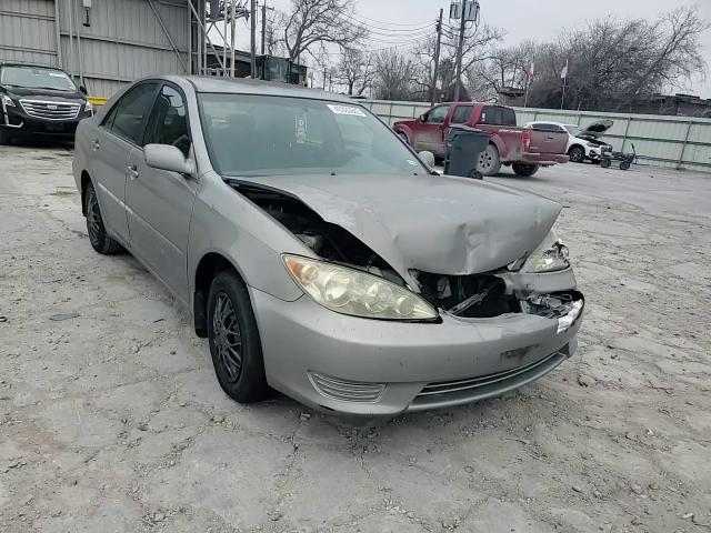 2005 Toyota Camry - Image 10