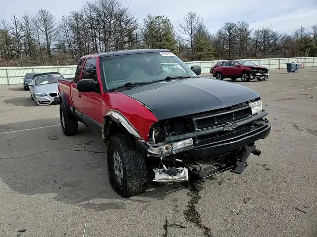 2002 Chevrolet S-10 Pickup - Image 10