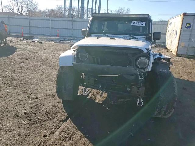 2013 Jeep Wrangler - Image 12