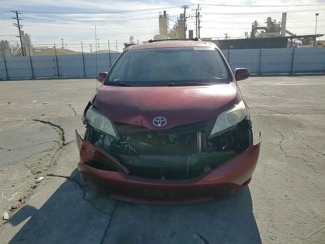 2012 Toyota Sienna - Image 12