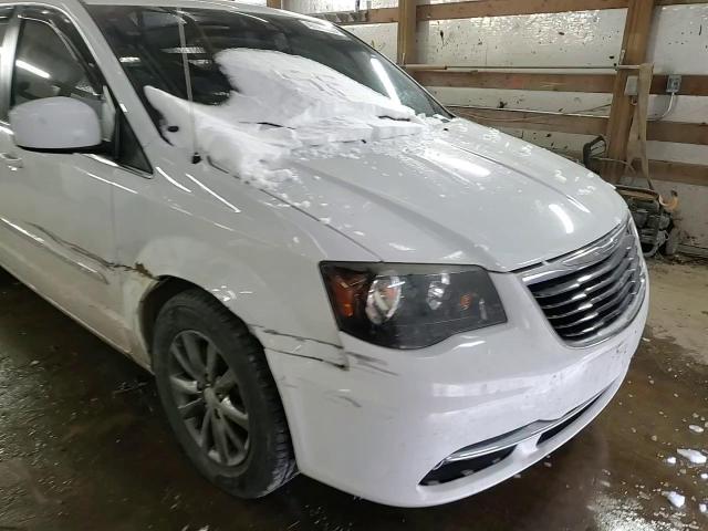 2015 Chrysler Town & Country - Image 14