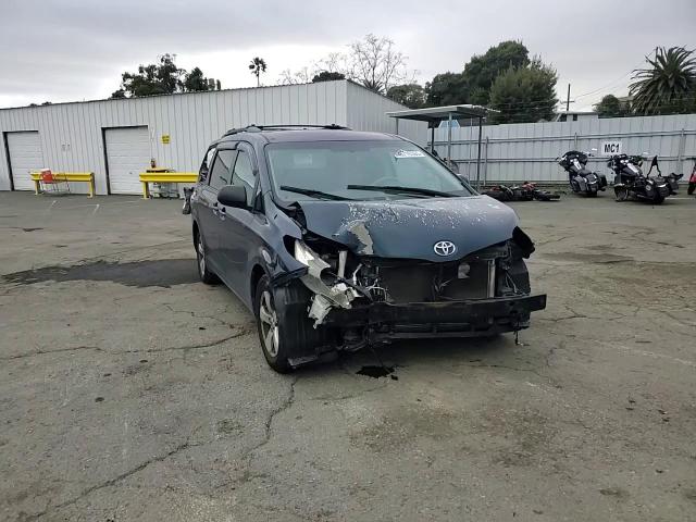 2011 Toyota Sienna - Image 11