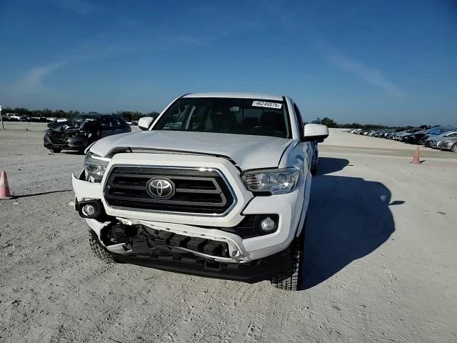 2020 Toyota Tacoma - Image 11