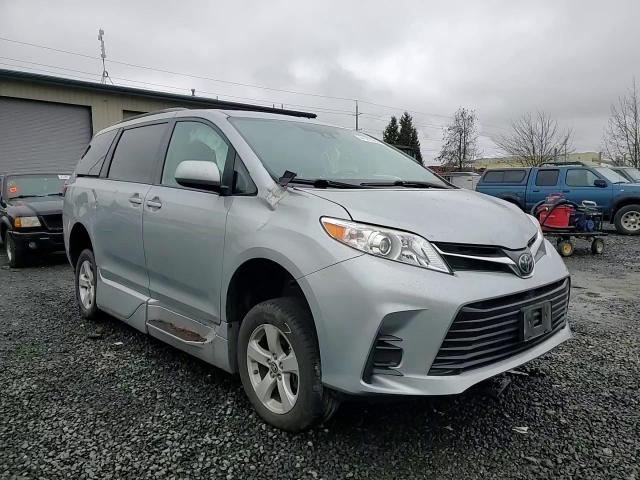 2020 Toyota Sienna - Image 12