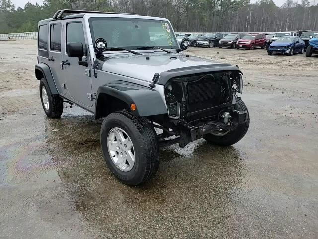 2016 Jeep Wrangler - Image 11