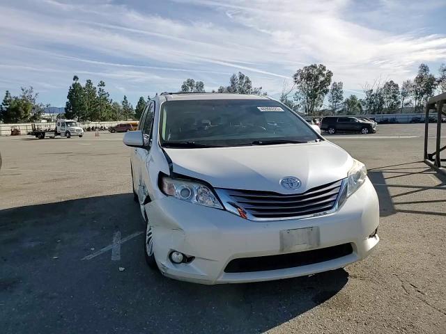 2015 Toyota Sienna - Image 12