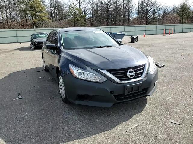 2017 Nissan Altima - Image 10