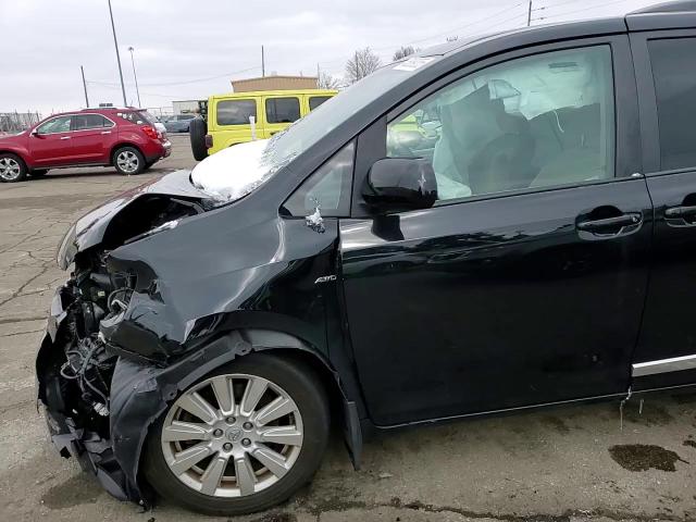 2017 Toyota Sienna - Image 12