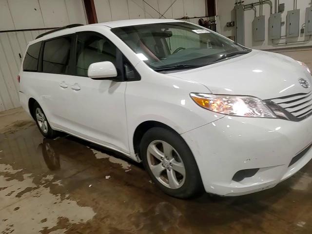 2015 Toyota Sienna - Image 14