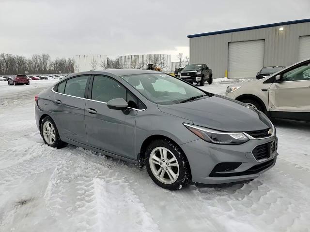 2018 Chevrolet Cruze - Image 13