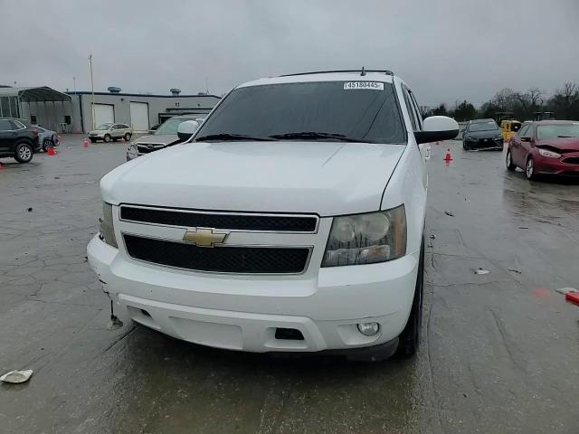 2011 Chevrolet Suburban - Image 11
