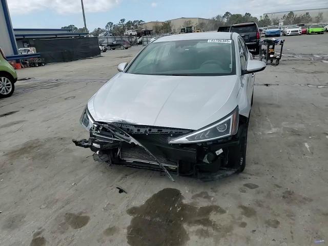 2020 Hyundai Elantra - Image 13
