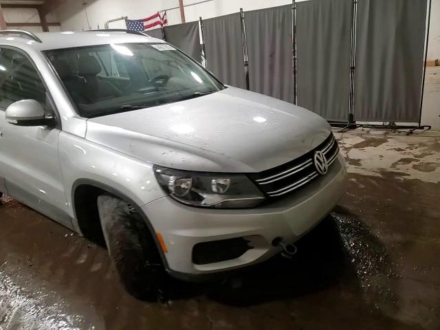 2018 Volkswagen Tiguan - Image 15