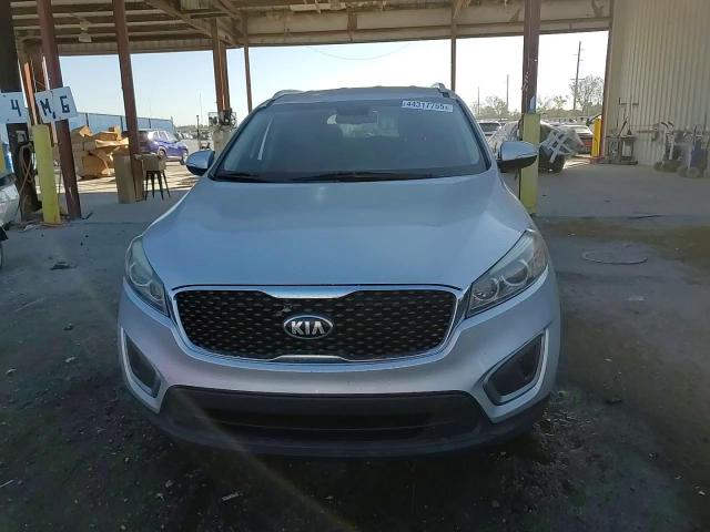2017 Kia Sorento - Image 15