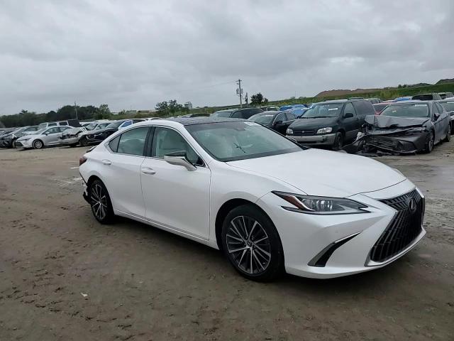 2022 Lexus ES - Image 13