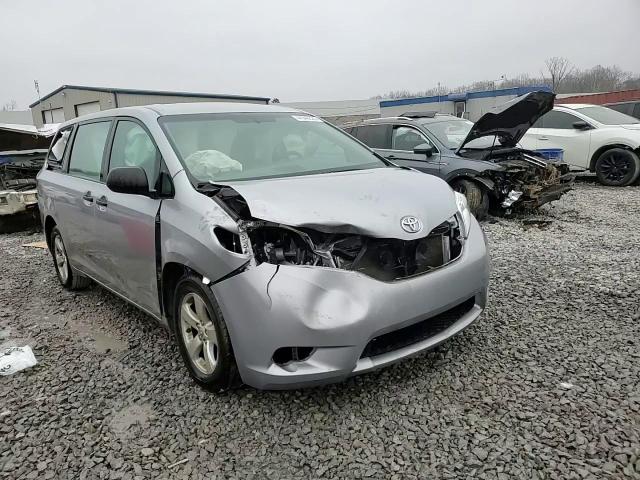 2017 Toyota Sienna - Image 14