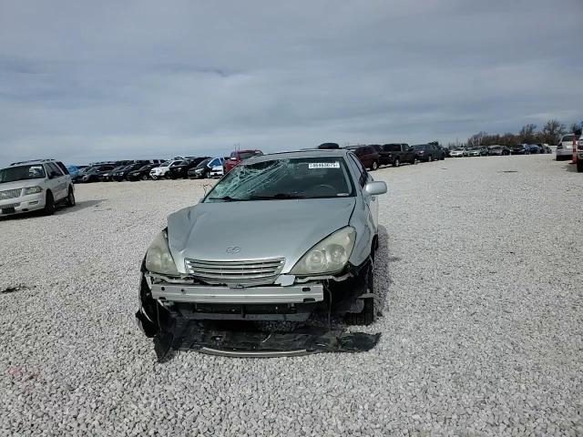 2004 Lexus ES - Image 11