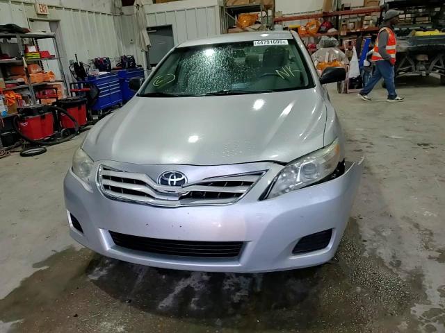2011 Toyota Camry - Image 11