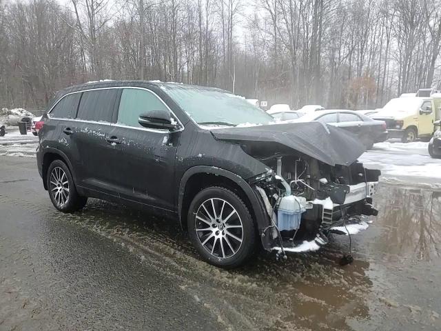 2017 Toyota Highlander - Image 11