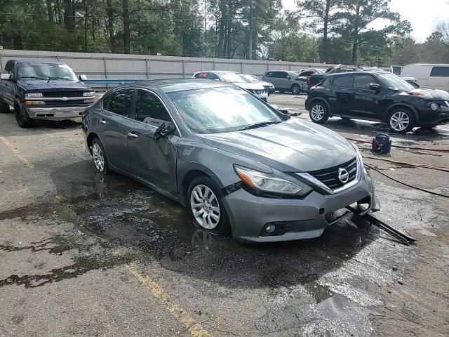 2017 Nissan Altima - Image 13