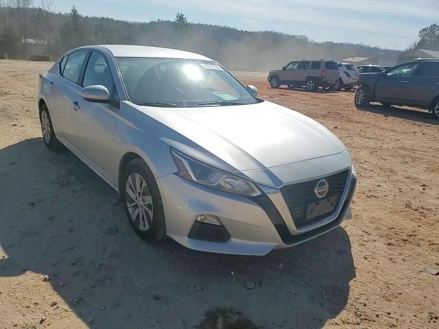 2020 Nissan Altima - Image 10