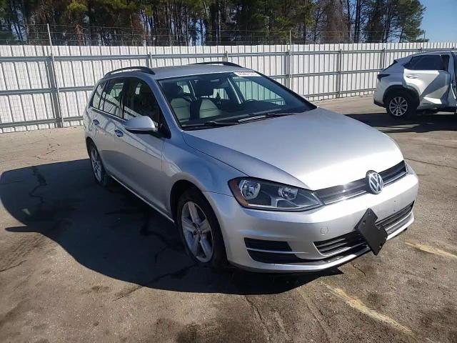 2015 Volkswagen Golf - Image 10