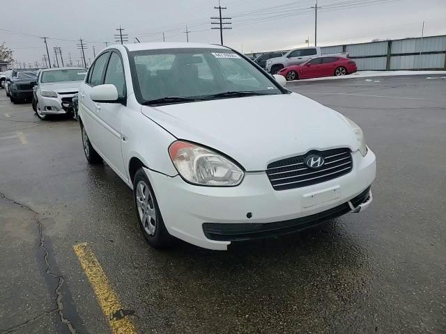 2010 Hyundai Accent - Image 11