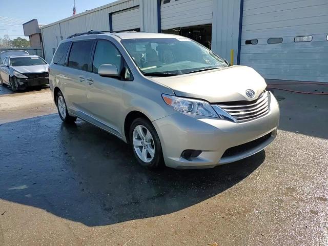 2015 Toyota Sienna - Image 14