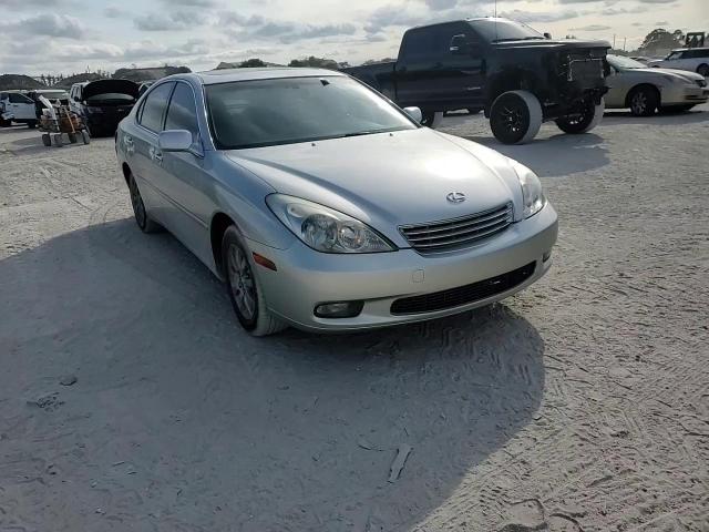 2003 Lexus ES - Image 10
