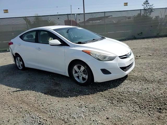 2013 Hyundai Elantra - Image 11