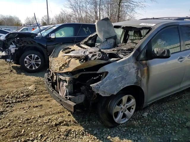 2011 Toyota Sienna - Image 12