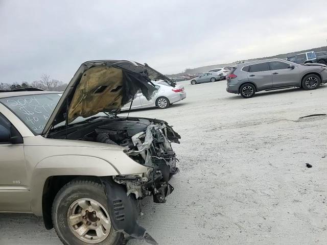 2004 Toyota 4Runner - Image 10