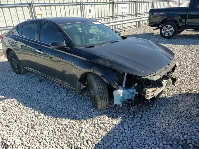 2019 Nissan Altima - Image 11