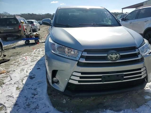 2017 Toyota Highlander - Image 14