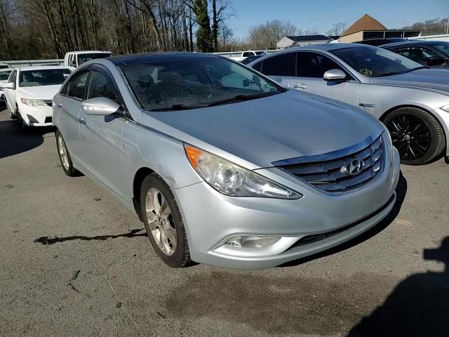 2013 Hyundai Sonata - Image 11