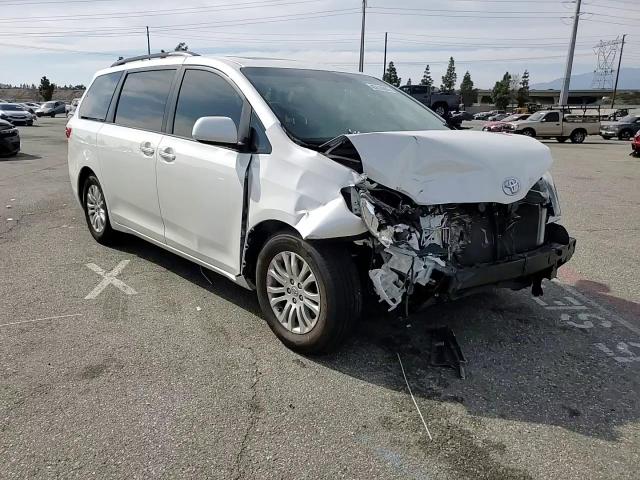 2017 Toyota Sienna - Image 11
