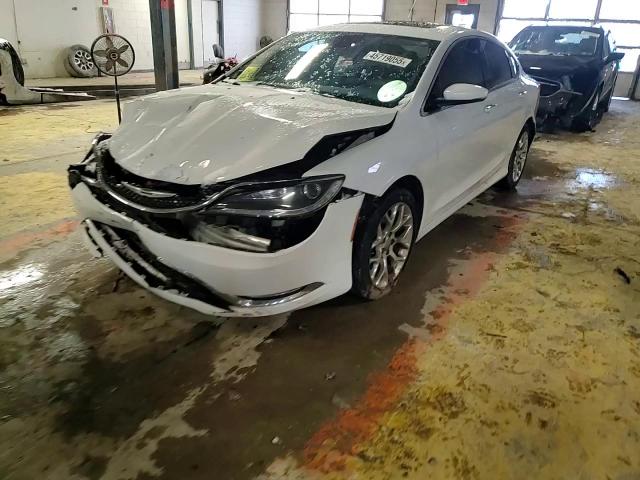 2016 Chrysler 200 - Image 10