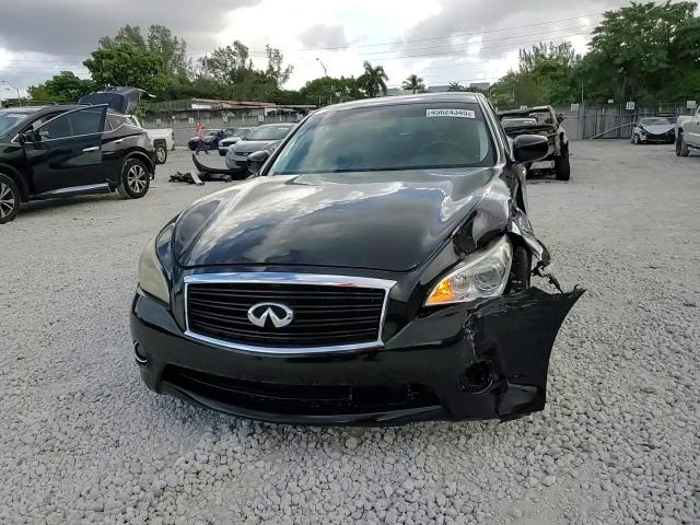 2011 Infiniti M - Image 10
