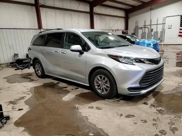 2021 Toyota Sienna - Image 15